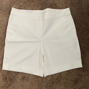 NWT Ann Taylor Loft Sz 14 shorts - White